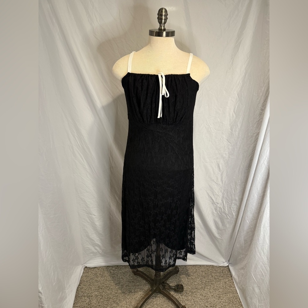 BloomChic Elegant Black Garment
